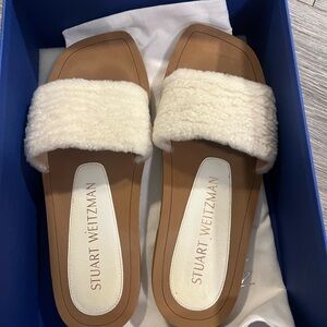 Stuart Weitzman Cammy Slide Shearling Sandals in Natural 8.5B